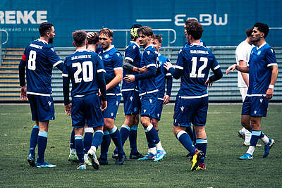 Weizel, Mahle, Salz und Co bejubeln das Tor zum 2:0 von Julian Gerold