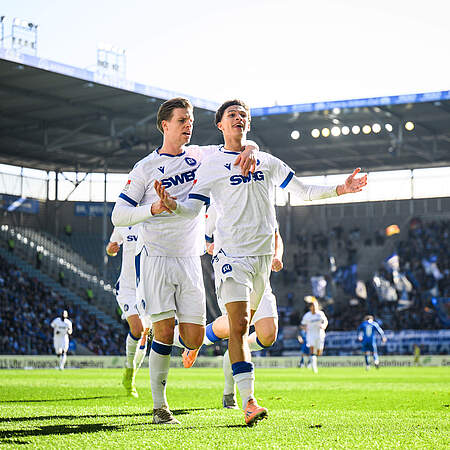 Burnic und Ben Farhat beim Jubel