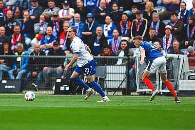 David Herold im Zweikampf