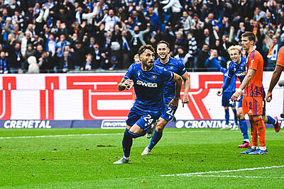 Fabian Schleusener jubelt mit Christoph Kobald und Leon Opitz.