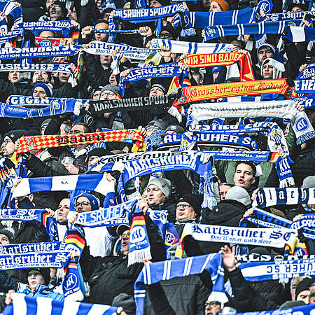 Fans beim Badner-Lied