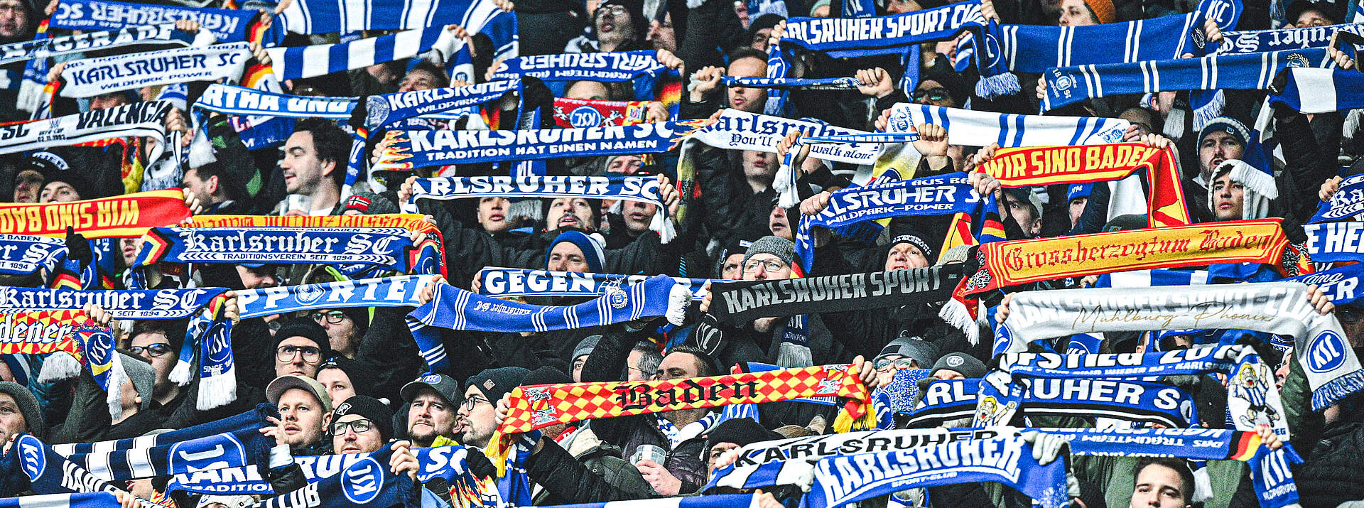 Fans beim Badner-Lied