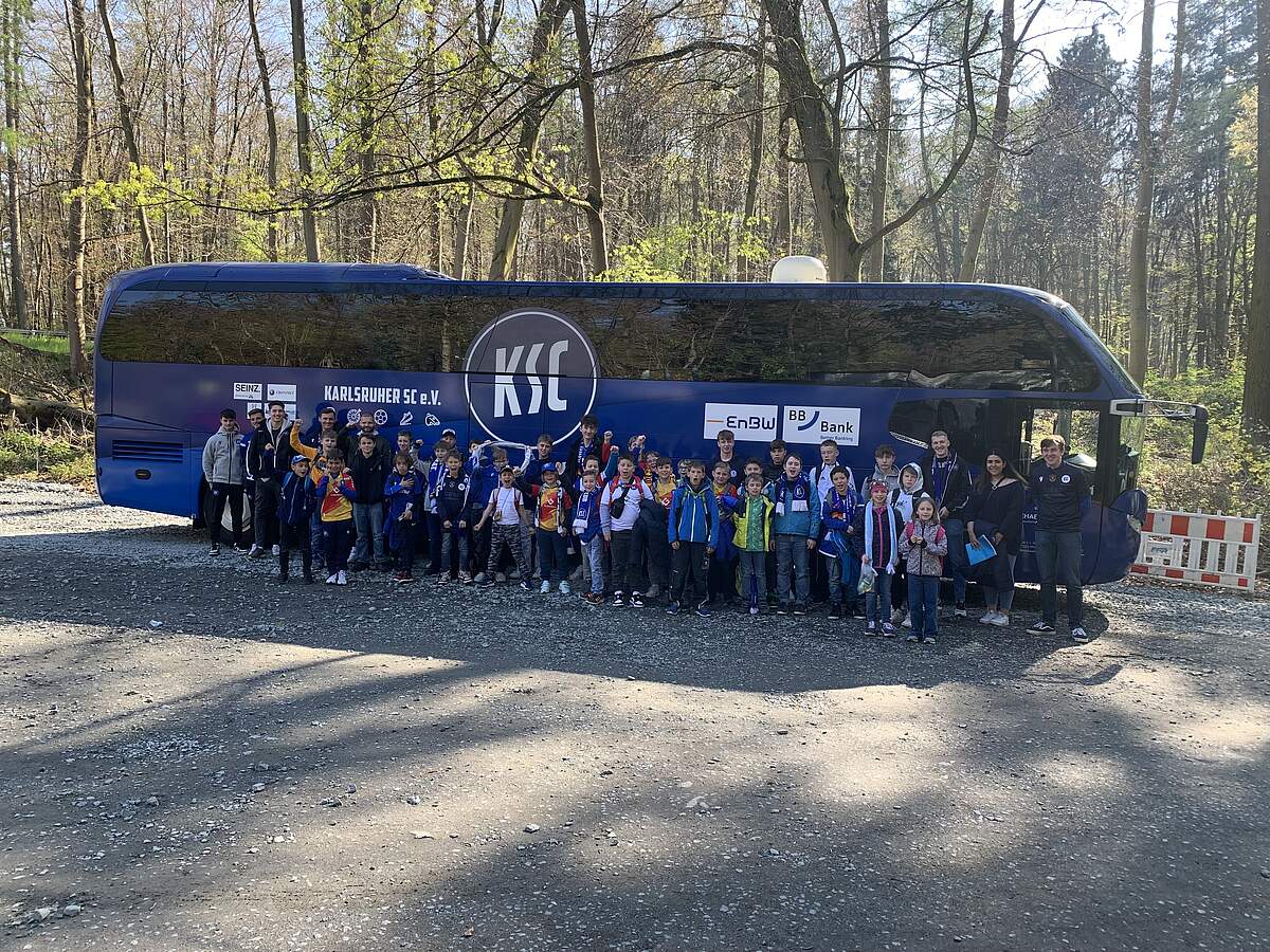 Mit 40 Kids Im KSC-Bus Nach Darmstadt: KSC - MEINE HEIMAT.