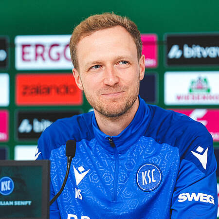 Max Senft bei der PK