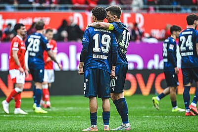 Ben Farhat und Wanitzek nach dem Spiel