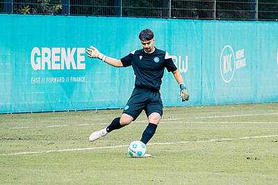 Aki Koch für die U23 am Ball