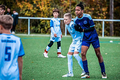 U11-Spieler beim Duell mit Durlach-Aue