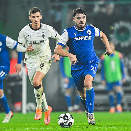 Egloff im Dribbling gegen Mönchengladbach