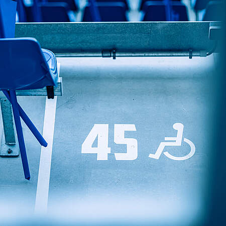 Sitzplatz im BBBank Wildpark für Menschen mit Behinderung