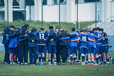 U23 im Kreis nach Abpfiff