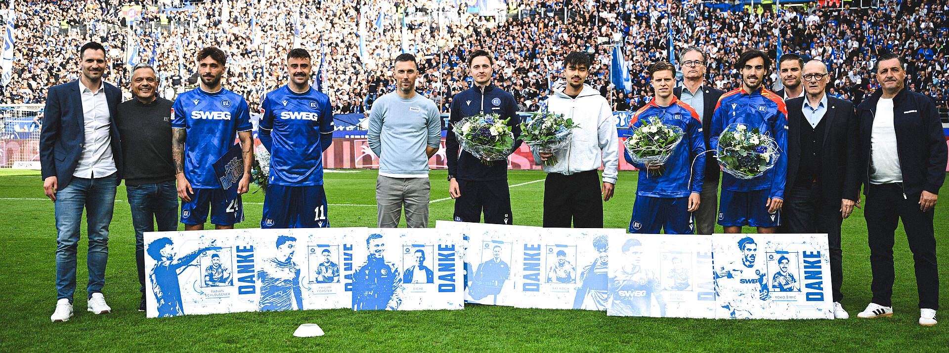 Die scheidenden Spieler mit der Vereinsführung