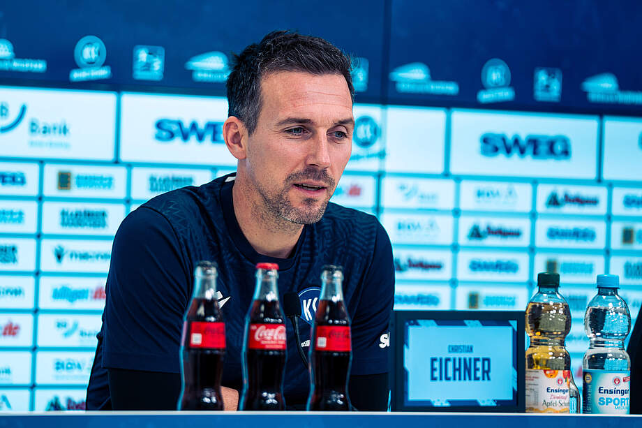 Christian Eichner bei der Pressekonferenz