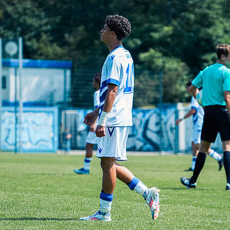 U19 Spieler Louey Ben Farhat läuft über den Platz