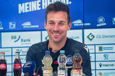 Christian Eichner bei der Pressekonferenz.