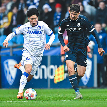 Shio Fukuda im Zweikampf mit Cajetan Lenz