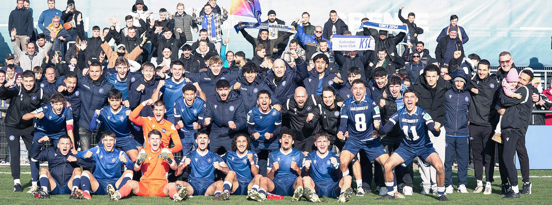 U19 bejubelt den Einzug ins Halbfinale nach dem Heimsieg gegen 1. FC Union Berlin