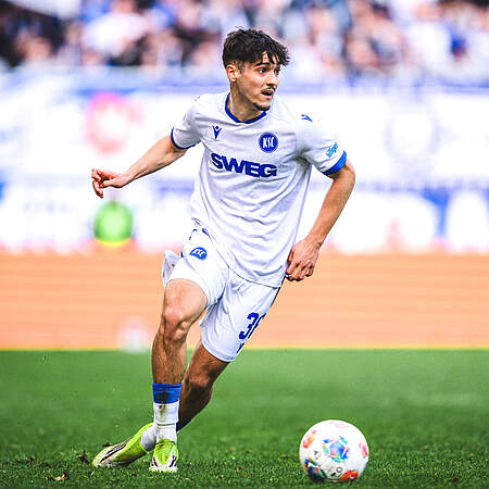 Pinto Pedrosa spielt einen Pass