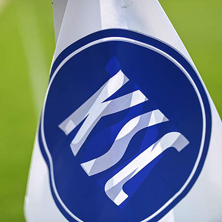 KSC-Wappen an der Eckfahne