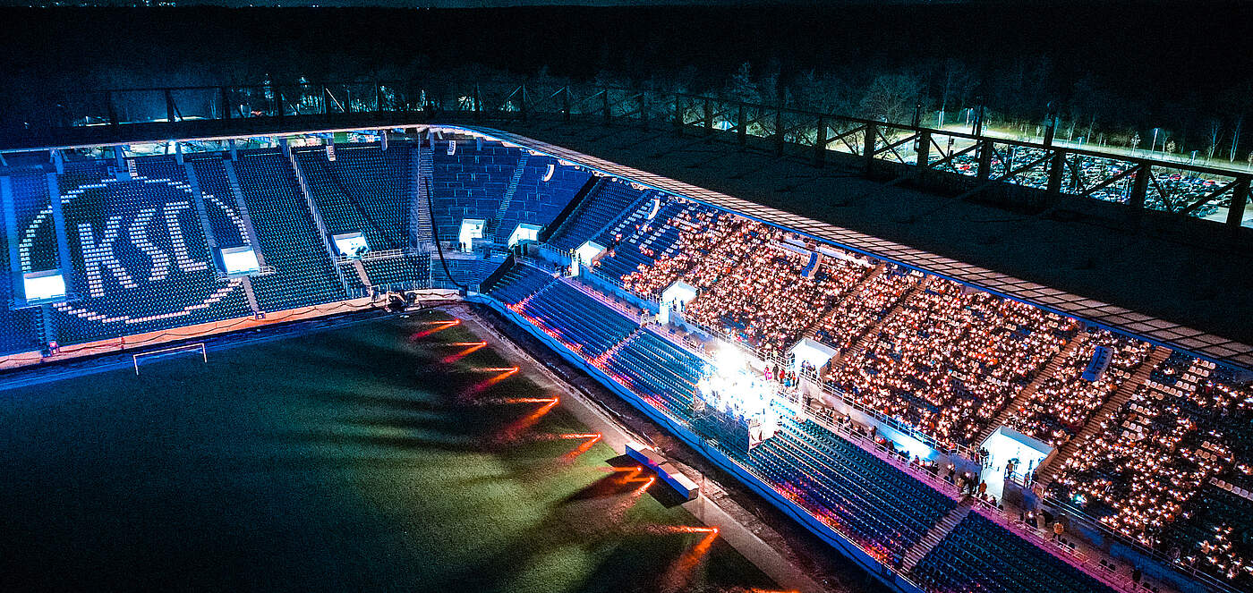 1. Weihnachtliches Stadionsingen Im BBBank Wildpark: KSC - MEINE HEIMAT.