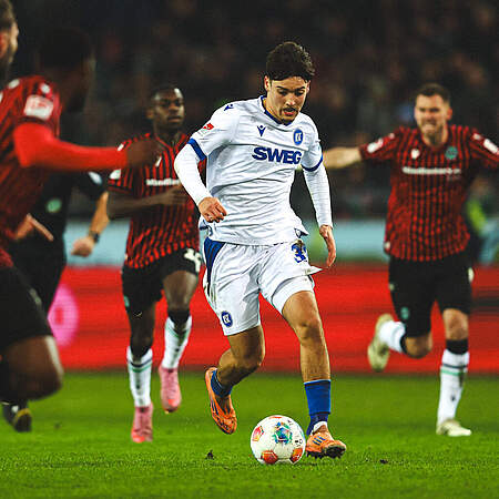 Pinto Pedrosa im Dribbling